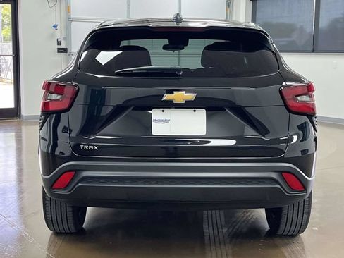 Used 2025 Chevrolet Trax LS FWD image 7