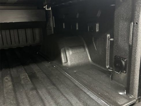 Used 2023 GMC Sierra 1500 AT4 w/ Technology Package image 33