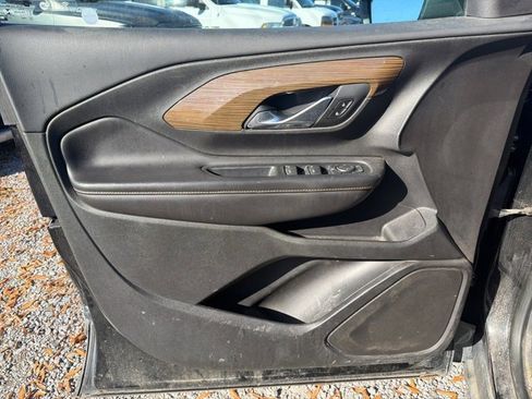 Used 2019 GMC Terrain SLE w/ Driver Convenience Package image 9