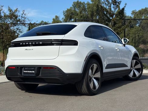 Used 2025 Porsche Macan 4 Electric image 7