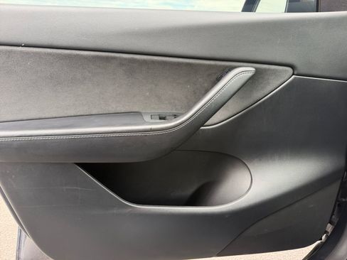 Used 2021 Tesla Model Y Long Range AWD/4WD image 13