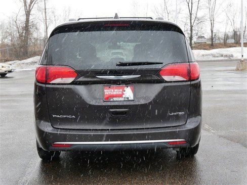 Used 2017 Chrysler Pacifica Limited image 6
