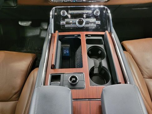 Used 2023 Lincoln Navigator Reserve AWD/4WD image 17
