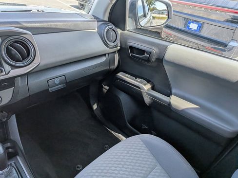 Used 2022 Toyota Tacoma SR5 AWD/4WD image 18