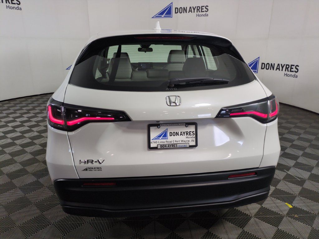 Certified 2025 Honda HR-V LX image 5