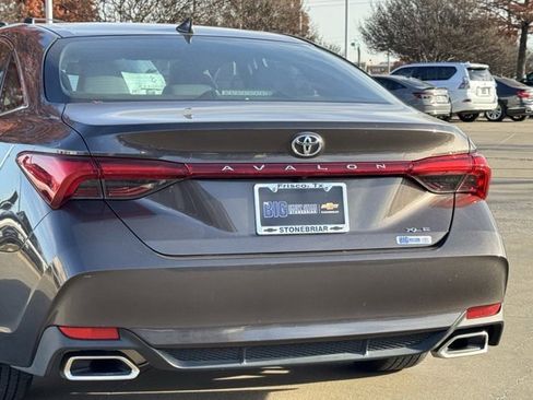 Used 2019 Toyota Avalon XLE image 8