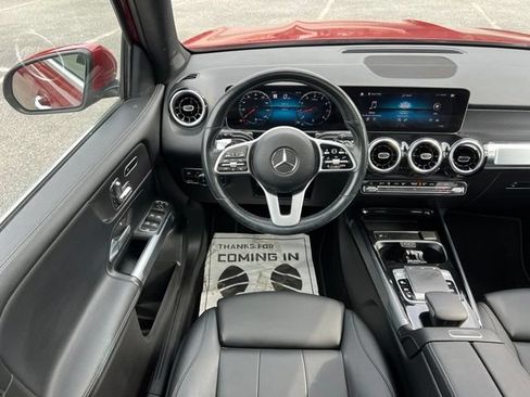 Used 2020 Mercedes-Benz GLB 250 4MATIC w/ Premium Package image 31