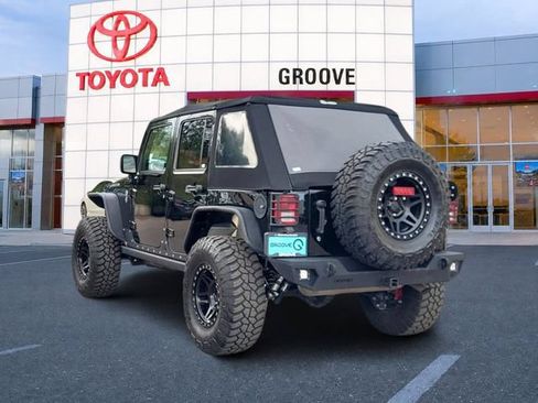 Used 2018 Jeep Wrangler Unlimited Rubicon w/ Connectivity Group AWD/4WD image 3