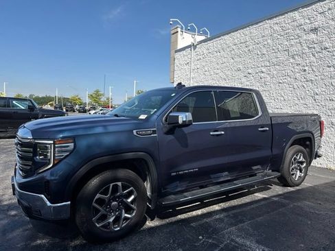 Used 2022 GMC Sierra 1500 SLT w/ SLT Convenience Package AWD/4WD image 3