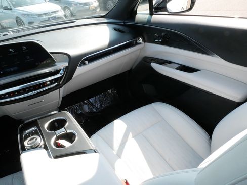 Used 2024 Cadillac Lyriq Sport RWD image 11