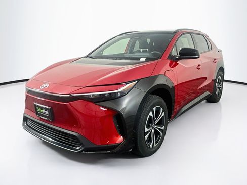 Used 2025 Toyota bZ4X FWD image 3
