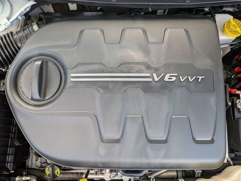 Used 2022 Jeep Cherokee Limited AWD/4WD image 13
