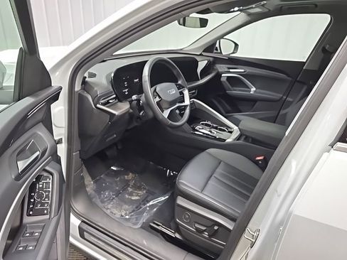 Used 2025 Audi Q5 Premium w/ Convenience Package AWD/4WD image 28