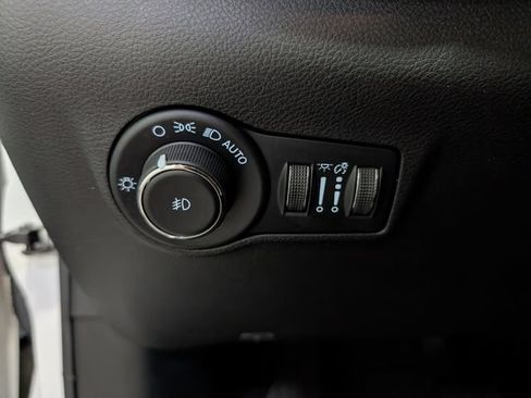 Used 2022 Jeep Compass Latitude w/ Sun and Sound Group AWD/4WD image 20