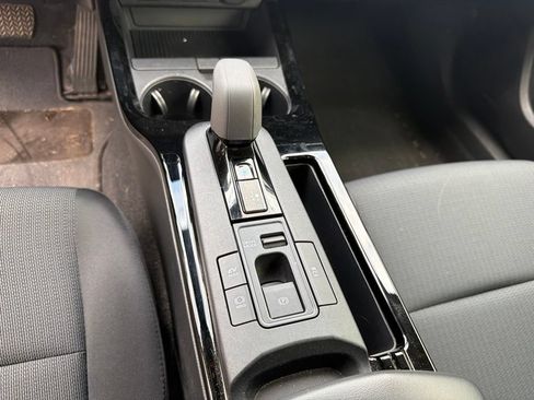 Used 2025 Toyota Prius LE FWD image 16