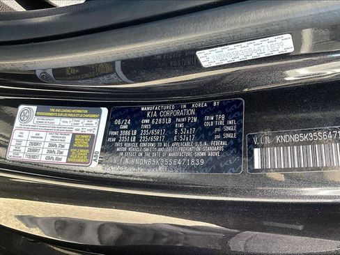 Used 2025 Kia Carnival LX image 32