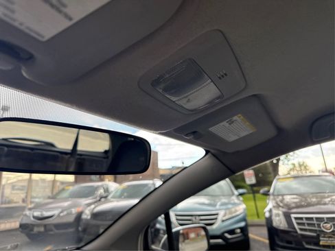 Used 2009 Toyota Yaris 4-Door Hatchback FWD image 19