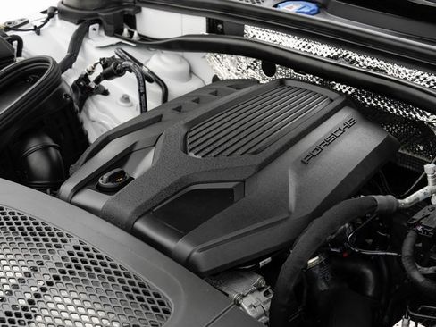 Used 2025 Porsche Macan image 30