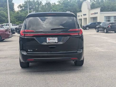 New 2027 Chrysler Pacifica Limited FWD image 4