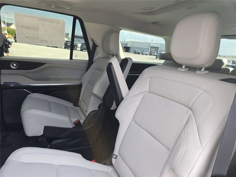New 2026 Lincoln Navigator Reserve w/ Jet Appearance Package image 11