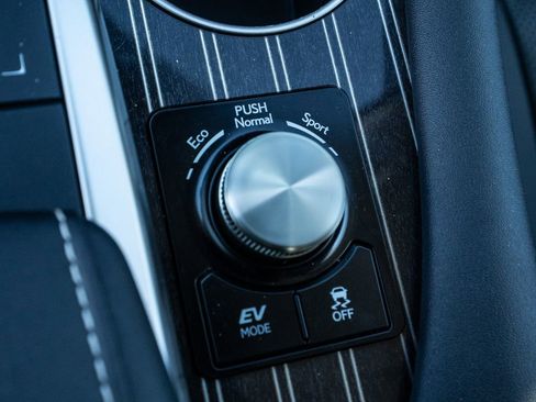 Used 2022 Lexus RX 450h AWD w/ Luxury Package image 34