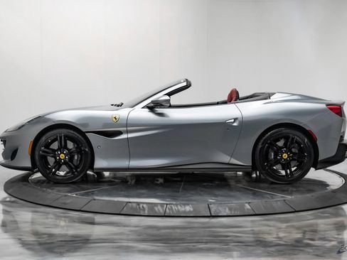 Used 2019 Ferrari Portofino image 6