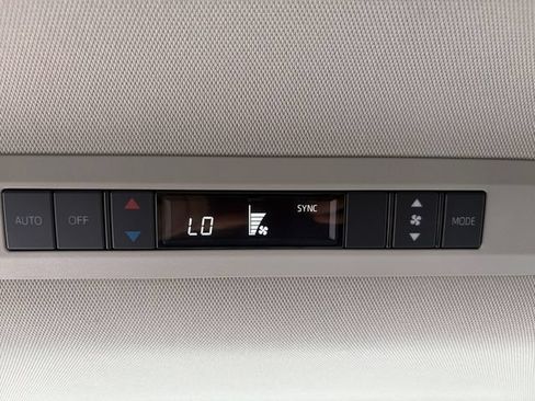 Used 2025 Toyota Sienna LE w/ LE Plus Package AWD/4WD image 23