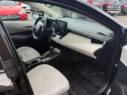 Used 2022 Toyota Corolla LE image 7