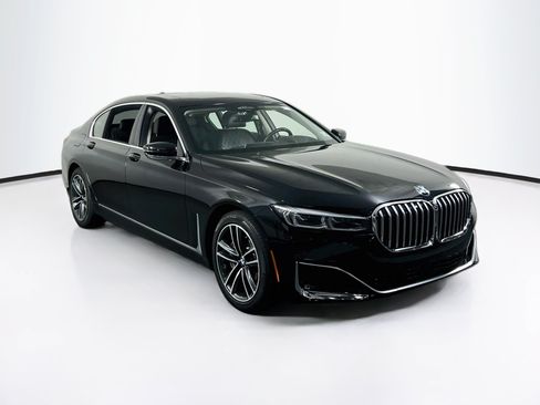 Used 2022 BMW 750i xDrive w/ Executive Package AWD/4WD image 3