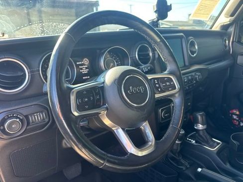 Used 2019 Jeep Wrangler Unlimited Sahara w/ Quick Order Package 24M Moab AWD/4WD image 9