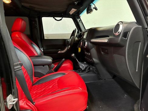 Used 2015 Jeep Wrangler Unlimited Rubicon image 49