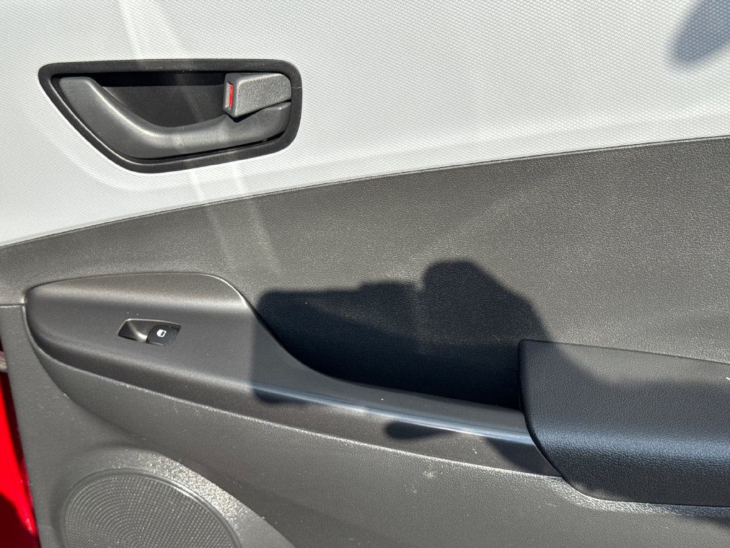 Used 2019 Hyundai Kona SE FWD image 17