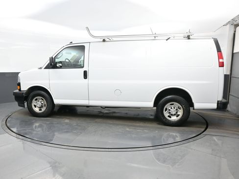 Used 2019 Chevrolet Express 3500 w/ Driver Convenience Package image 3