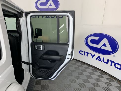 Used 2019 Jeep Wrangler Unlimited Sahara AWD/4WD image 35