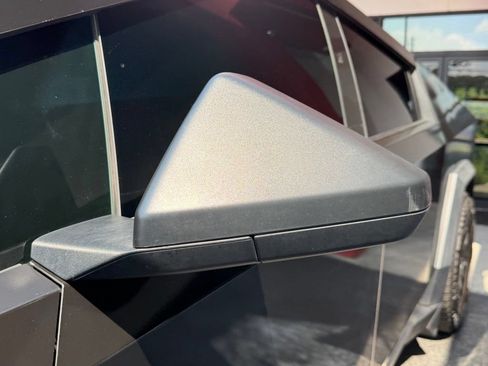 Used 2024 Tesla Cybertruck AWD Crew Cab image 4