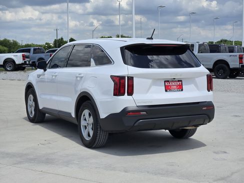 Used 2023 Kia Sorento LX FWD image 5