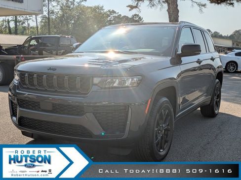 New 2026 Jeep Grand Cherokee Altitude RWD image 2