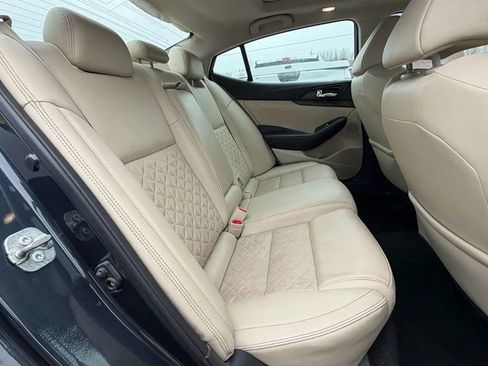 Used 2017 Nissan Maxima Platinum image 16