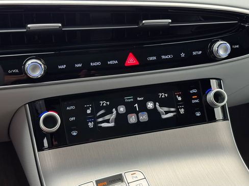 Used 2026 Genesis GV70 2.5T Advanced image 33