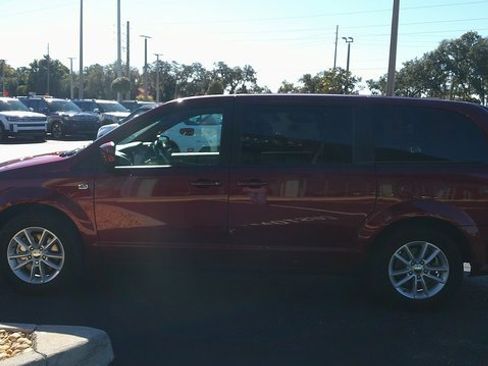 Used 2019 Dodge Grand Caravan SE image 18