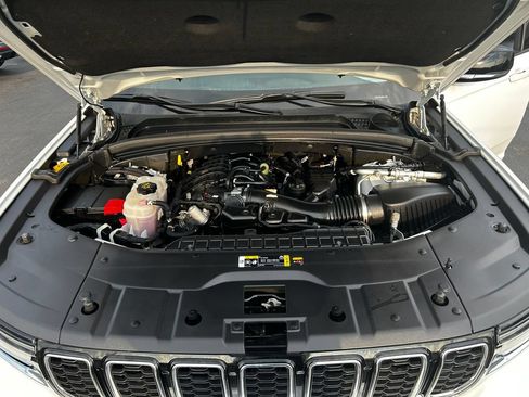 Used 2021 Jeep Grand Cherokee L Limited AWD/4WD image 33