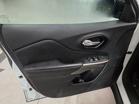 Certified 2022 Jeep Cherokee Latitude Lux FWD image 13