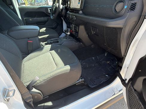 Used 2025 Jeep Wrangler Unlimited Rubicon 4xe w/ Convenience Group image 19