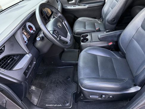 Used 2015 Toyota Sienna SE Premium FWD image 12