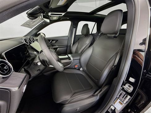 Used 2026 Mercedes-Benz GLC 300 4MATIC image 5