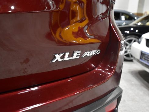 Used 2019 Toyota Highlander XLE AWD/4WD image 7