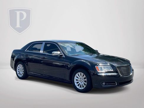 Used 2013 Chrysler 300 w/ Driver Convenience Group RWD image 2