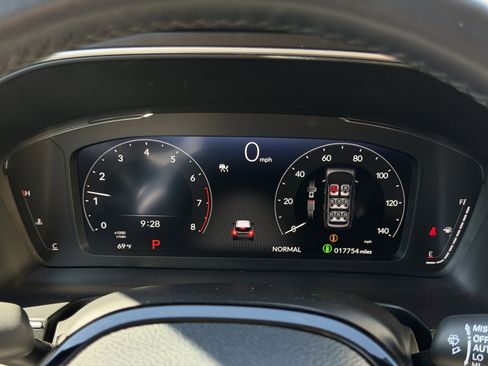 Used 2025 Honda Pilot Elite image 21