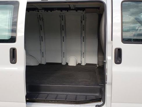 Used 2015 Chevrolet Express 2500 image 12