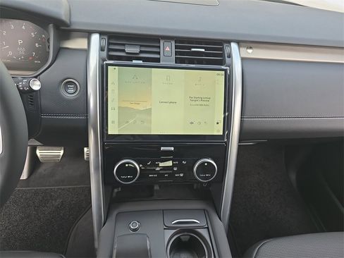 New 2026 Land Rover Discovery Limited Edition image 22